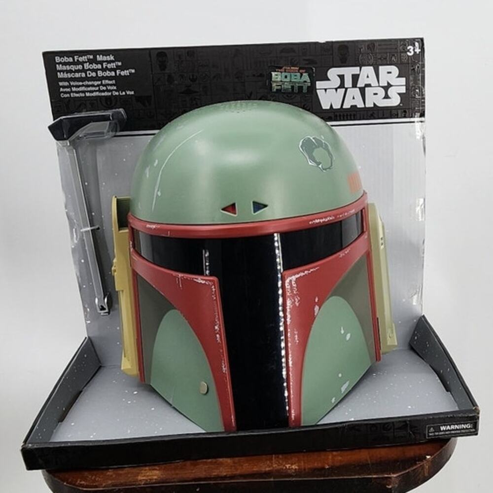 New NIB Star Wars Boba Fett Mask With Voice-Changer Effect Toy